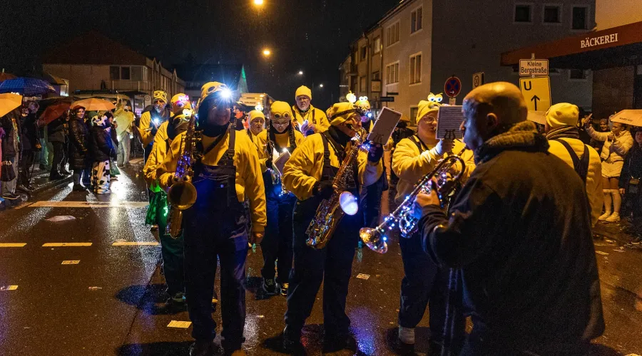 Headerimage - 4. Völklinger Nachtumzug 2024 - Galerie Jürgen Bennoit